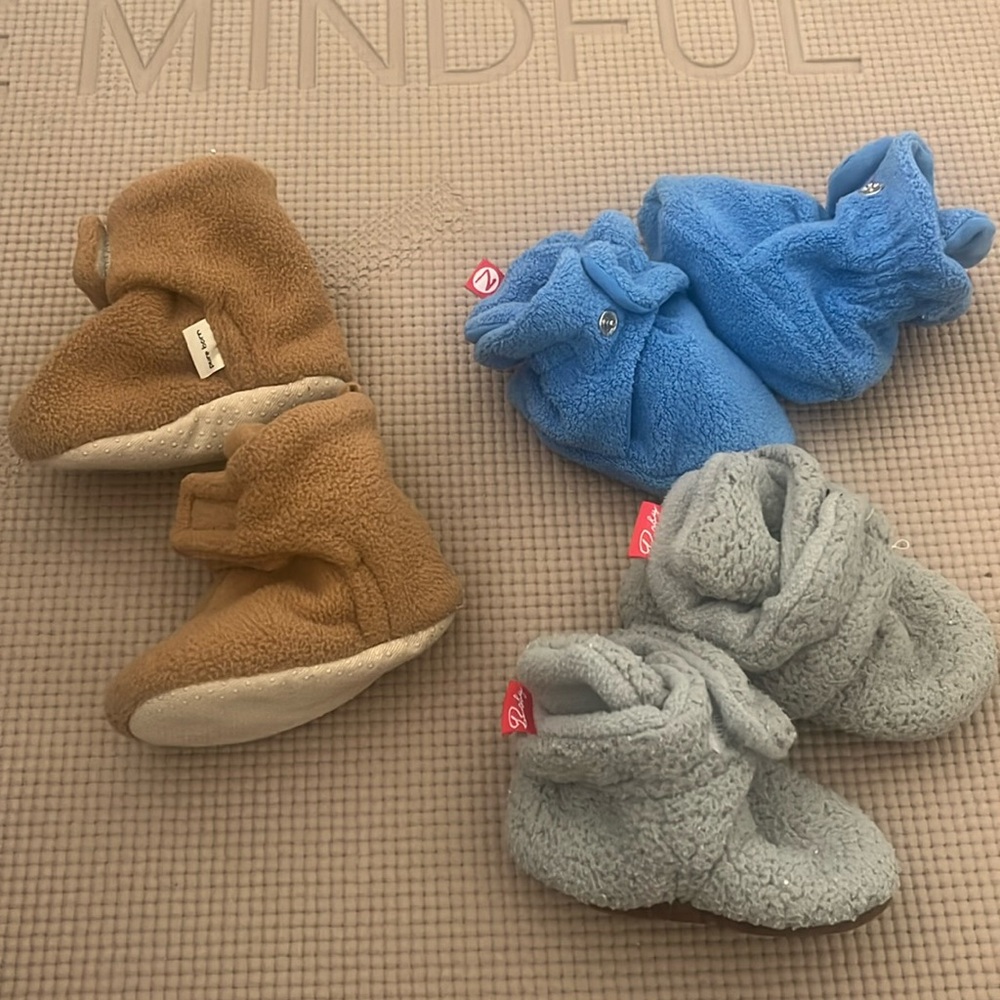 3 pairs of baby booties
